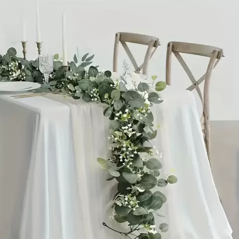 Umělý eucalyptus s bílými květy